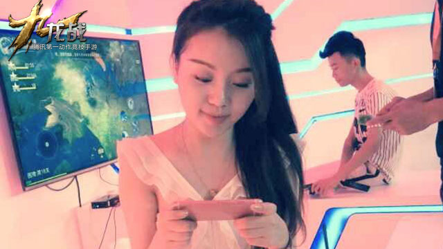 九龙战2015ChinaJoy 美女玩家带你high